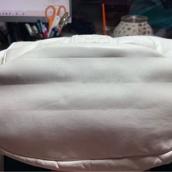 Bueno White Shoulder Bag with Textured Panel - Picture 5 of 7